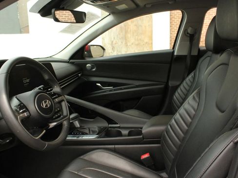 Used 2025 Hyundai Elantra Limited FWD image 11