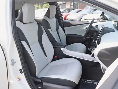 Used 2017 Toyota Prius Prime Premium FWD image 27
