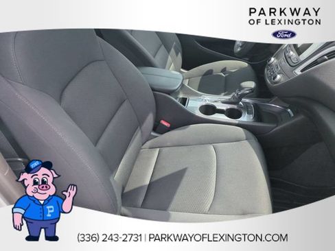 Used 2023 Chevrolet Malibu LT FWD image 33