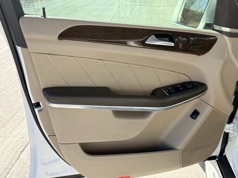 Used 2014 Mercedes-Benz GL 450 4MATIC image 17