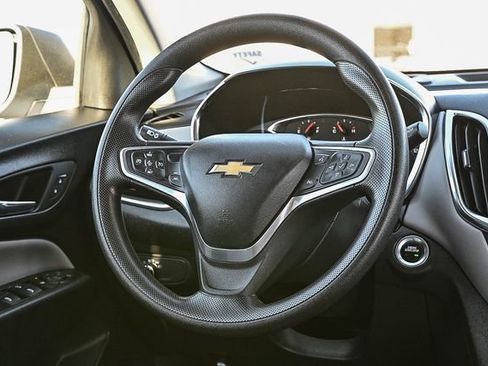 Used 2022 Chevrolet Equinox LS w/ LS Convenience Package FWD image 17