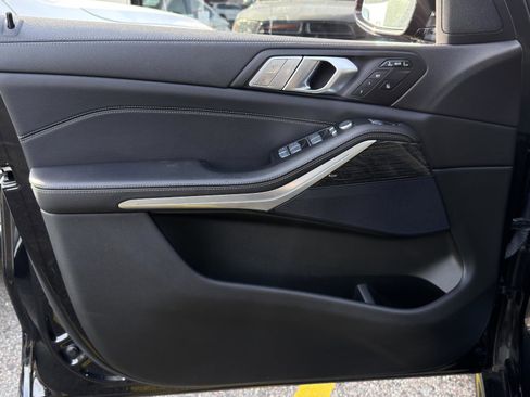 Used 2022 BMW X7 xDrive40i w/ M Sport Package image 13