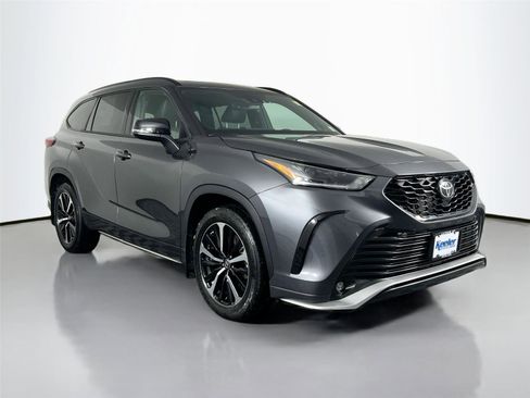 Used 2021 Toyota Highlander XSE image 8