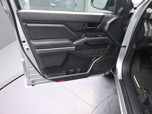 Used 2025 Toyota Tacoma SR5 AWD/4WD image 64
