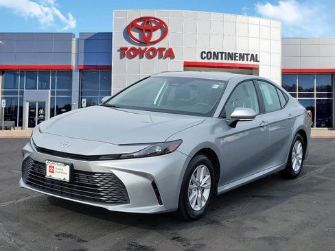 Used 2026 Toyota Camry LE image 3