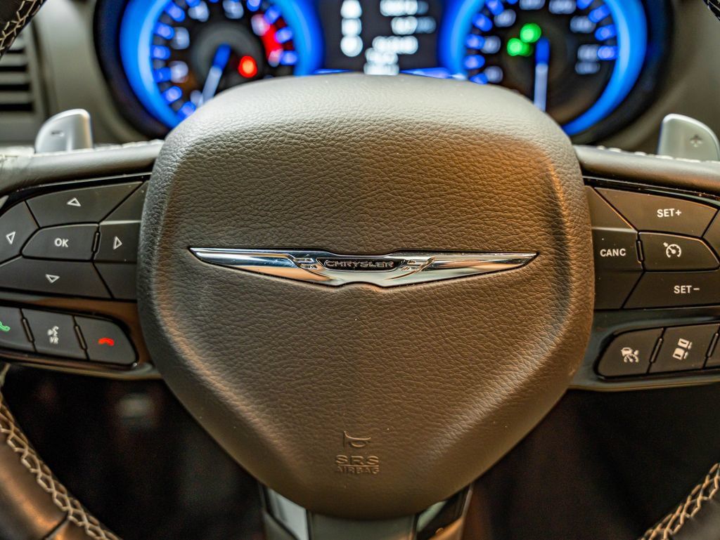 Used 2023 Chrysler 300 C RWD image 29
