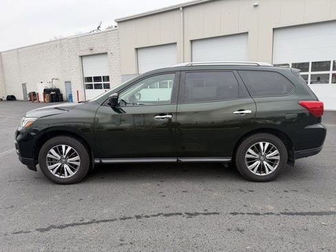 Used 2019 Nissan Pathfinder SL image 3