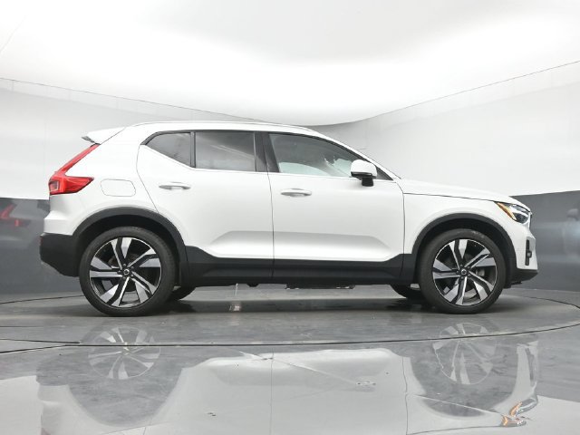 Used 2024 Volvo XC40 B5 Plus w/ Protection Package Premier AWD/4WD image 17