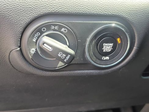 Used 2018 Maserati Levante AWD/4WD image 30