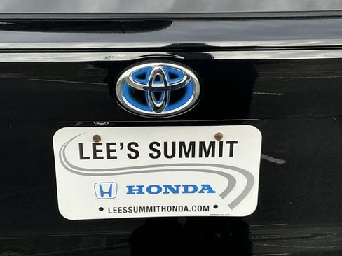 Used 2022 Toyota RAV4 XLE image 5