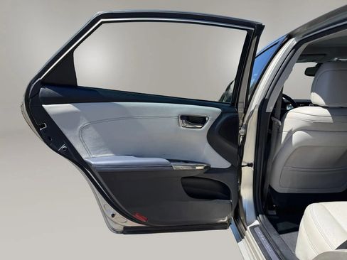 Used 2013 Toyota Avalon Limited FWD image 31