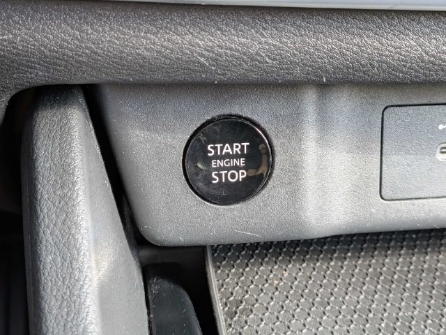 Used 2025 Nissan Rogue SV FWD image 30