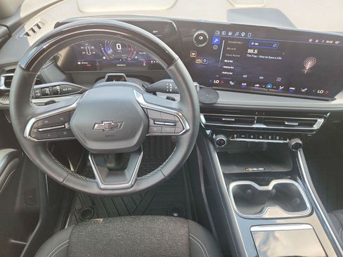 Used 2024 Chevrolet Traverse LT w/ Enhanced Driving Package FWD image 11