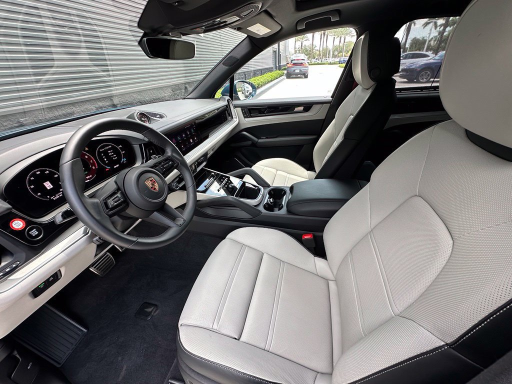Certified 2026 Porsche Cayenne S AWD/4WD image 4