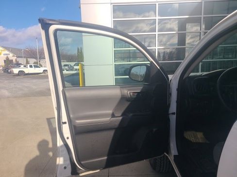 Used 2022 Toyota Tacoma SR image 14