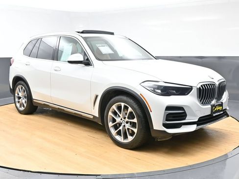 Used 2022 BMW X5 xDrive40i AWD/4WD image 2