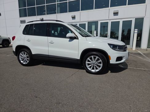 Used 2017 Volkswagen Tiguan Limited w/ Premium Package AWD/4WD image 2