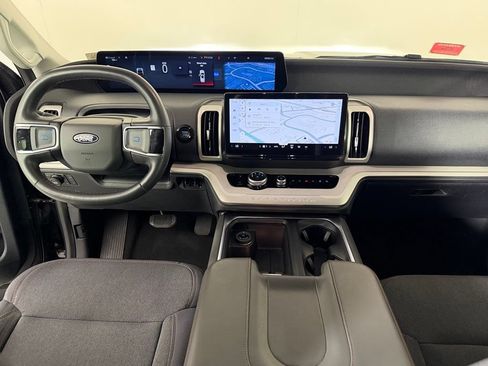 Used 2025 Ford Expedition Active AWD/4WD image 14