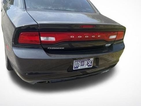 Used 2011 Dodge Charger SE RWD image 6