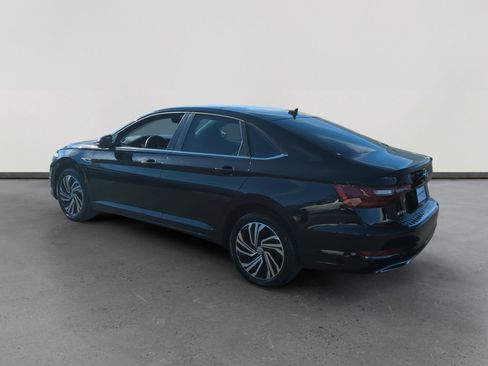 Certified 2021 Volkswagen Jetta SEL Premium image 3