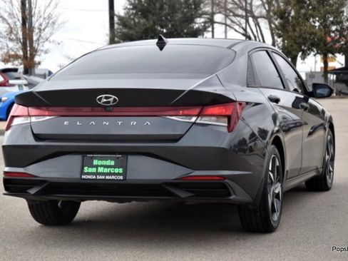 Used 2023 Hyundai Elantra SEL w/ Convenience Package image 3