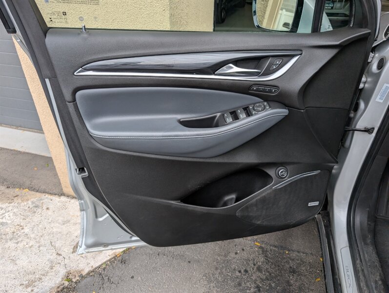 Used 2022 Buick Enclave Premium AWD/4WD image 18