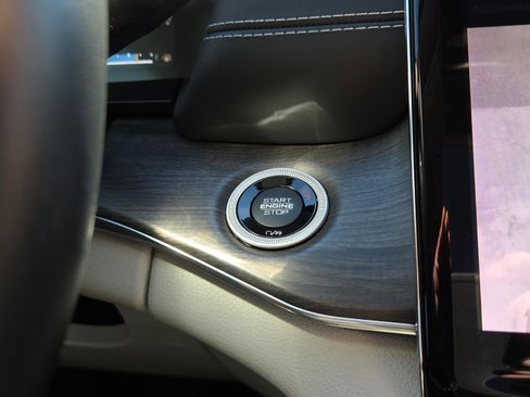 Used 2023 Jeep Grand Cherokee Overland w/ Adv Protech Group III image 18