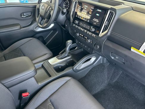 New 2025 Nissan Frontier SV w/ SV Convenience Package image 15