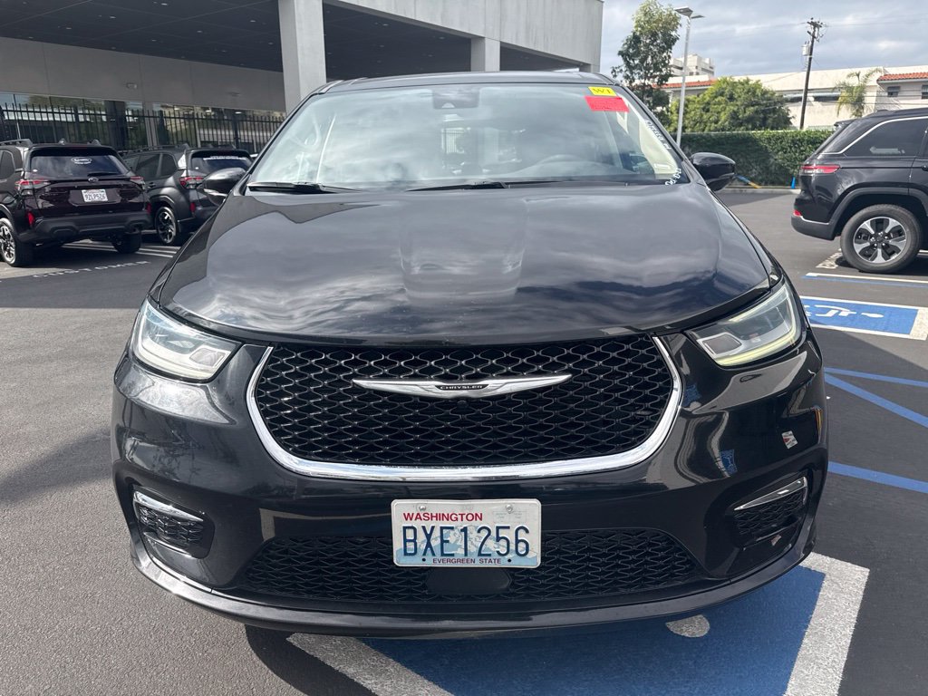 Used 2024 Chrysler Pacifica Touring-L FWD image 4