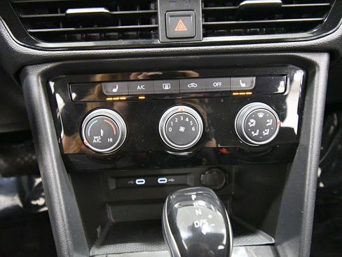 Used 2023 Volkswagen Taos SE AWD/4WD image 25