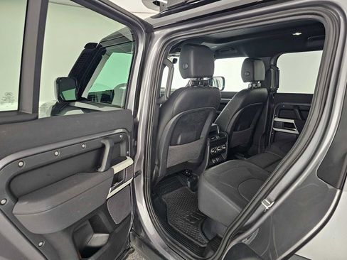 Used 2023 Land Rover Defender 110 S image 15