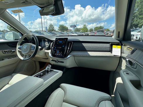 Used 2026 Volvo XC90 B6 Ultra w/ Protection Package AWD/4WD image 11