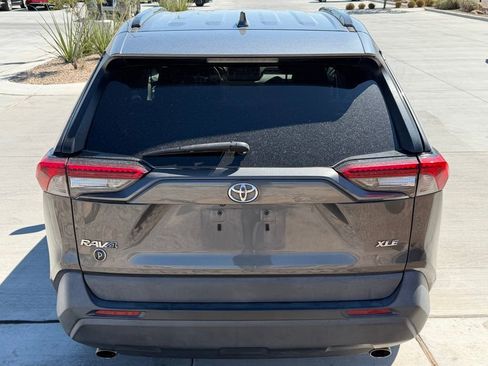 Used 2019 Toyota RAV4 XLE w/ Convenience Package FWD image 6