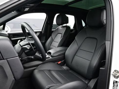 Certified 2025 Porsche Cayenne AWD/4WD image 5
