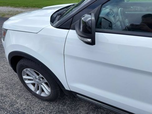 Used 2017 Ford Explorer XLT FWD image 11