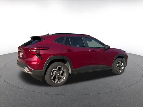 Used 2025 Chevrolet Trax LT w/ LT Convenience Package FWD image 14