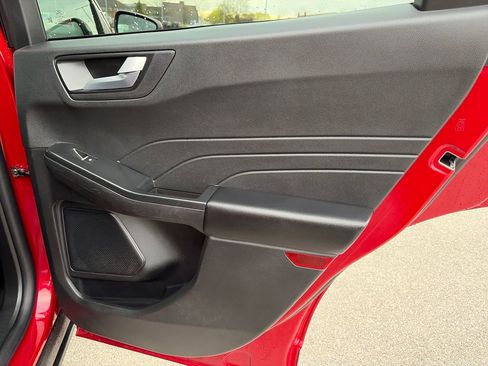 Used 2025 Ford Escape SE w/ Class II Trailer Tow Package image 29