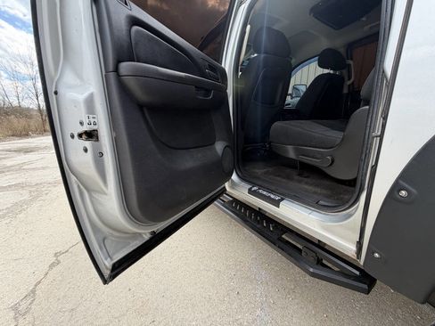 Used 2011 GMC Yukon XL SLE image 24