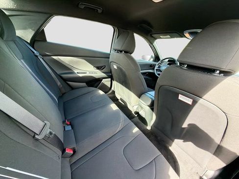 Certified 2025 Hyundai Elantra Sport FWD image 25