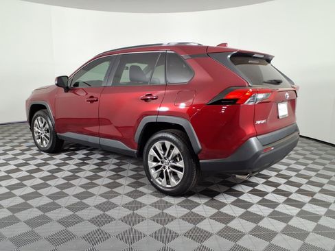 Used 2021 Toyota RAV4 XLE Premium FWD image 3