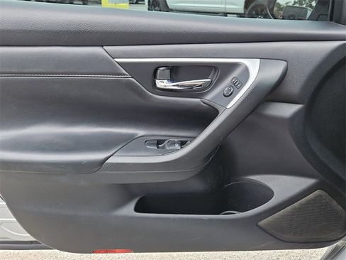 Used 2017 Nissan Altima 2.5 SL w/ Moonroof Package image 26