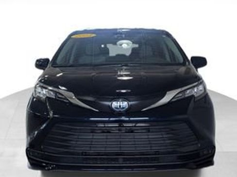 Used 2023 Toyota Sienna LE image 8
