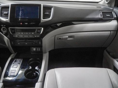 Used 2016 Honda Pilot Touring image 38