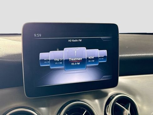 Used 2020 Mercedes-Benz GLA 250 GLA 250 w/ Premium Package image 15