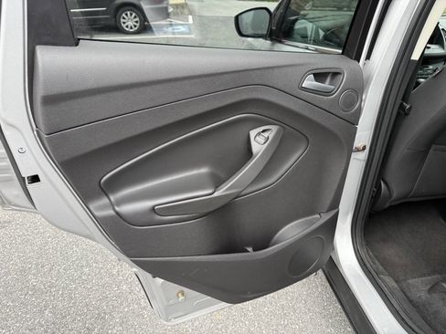 Used 2017 Ford Escape SE w/ Equipment Group 201A AWD/4WD image 12