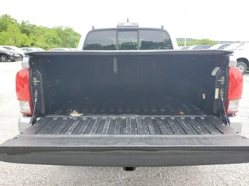 Used 2016 Toyota Tacoma TRD Sport w/ Towing Package AWD/4WD image 10