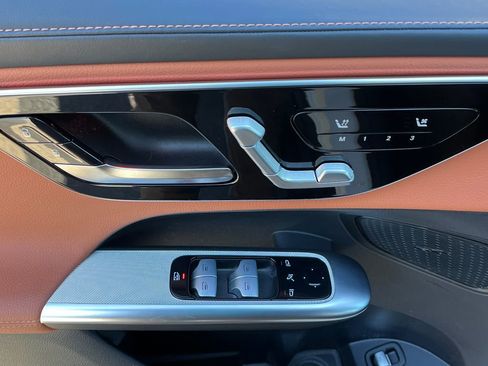 Used 2023 Mercedes-Benz GLC 300 4MATIC image 12