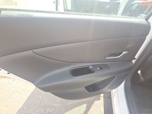 Used 2023 Hyundai Elantra SEL image 9