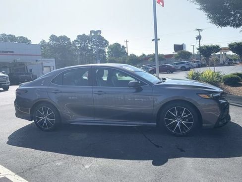 Used 2023 Toyota Camry SE FWD image 9