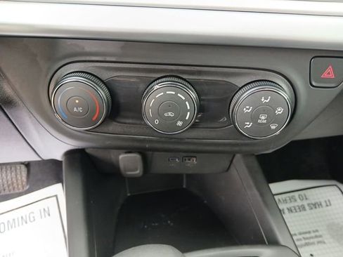 Used 2025 Chevrolet Trax LS FWD image 21